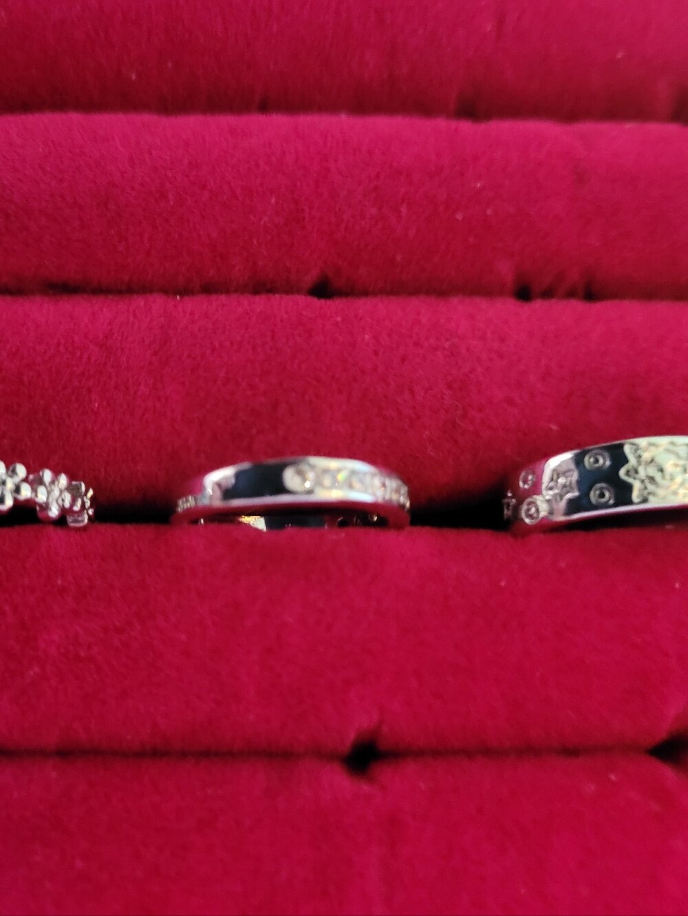 Mixed Lot of 8 Gold and Silver Tone Rings - Size 4 and under Adjustable - Picture 3 of 5